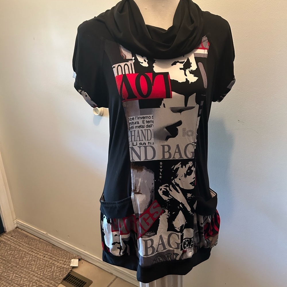 $15 sale Bali Black & White Scene Print Tunic Top-cowl neck stretch m 0602